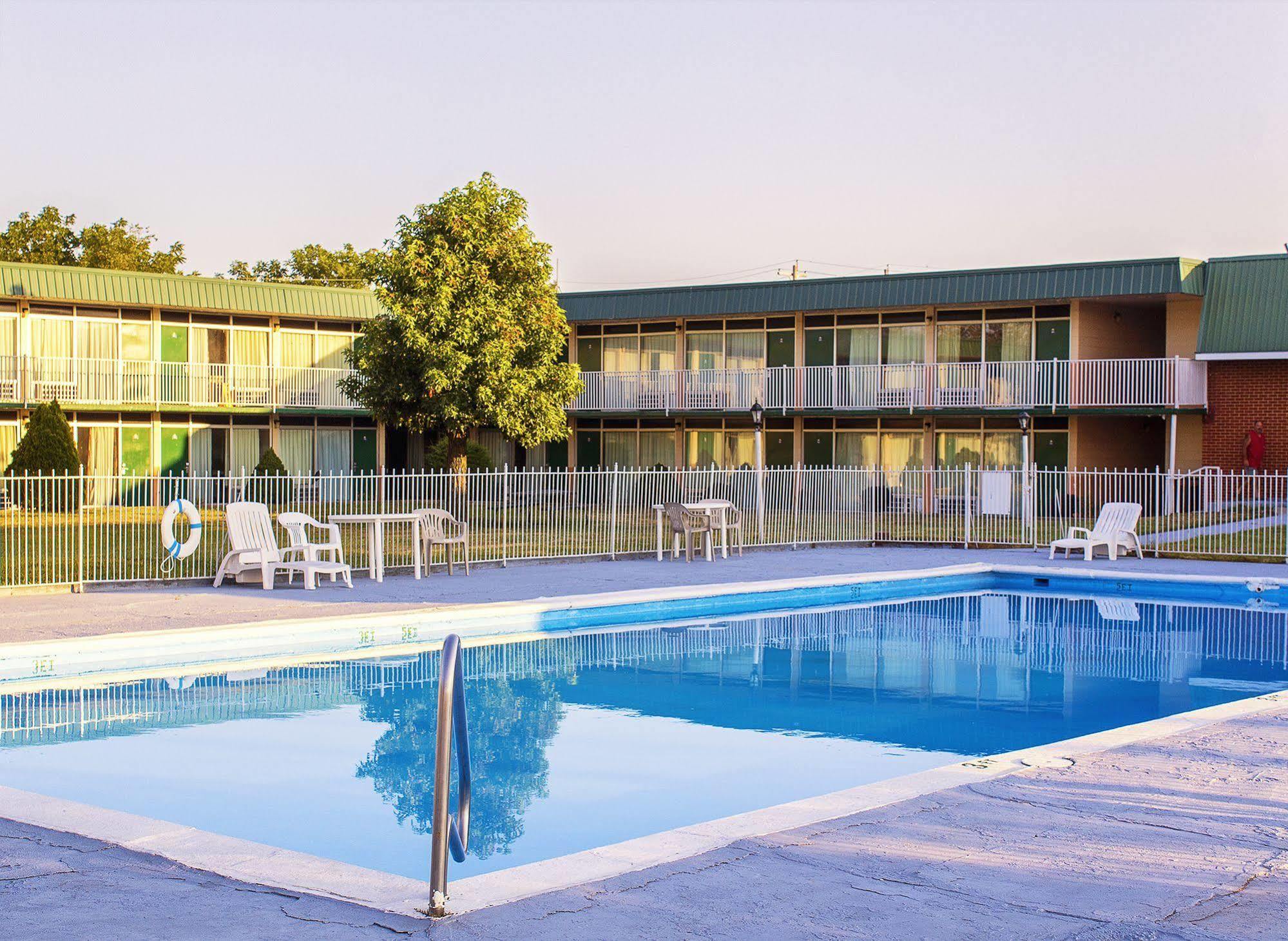 Budget Host Inn Lebanon Exteriör bild